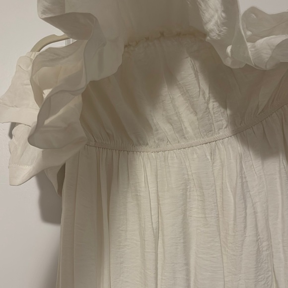 Off-Shoulder Cream Maxi Dress - Picture 4 of 4